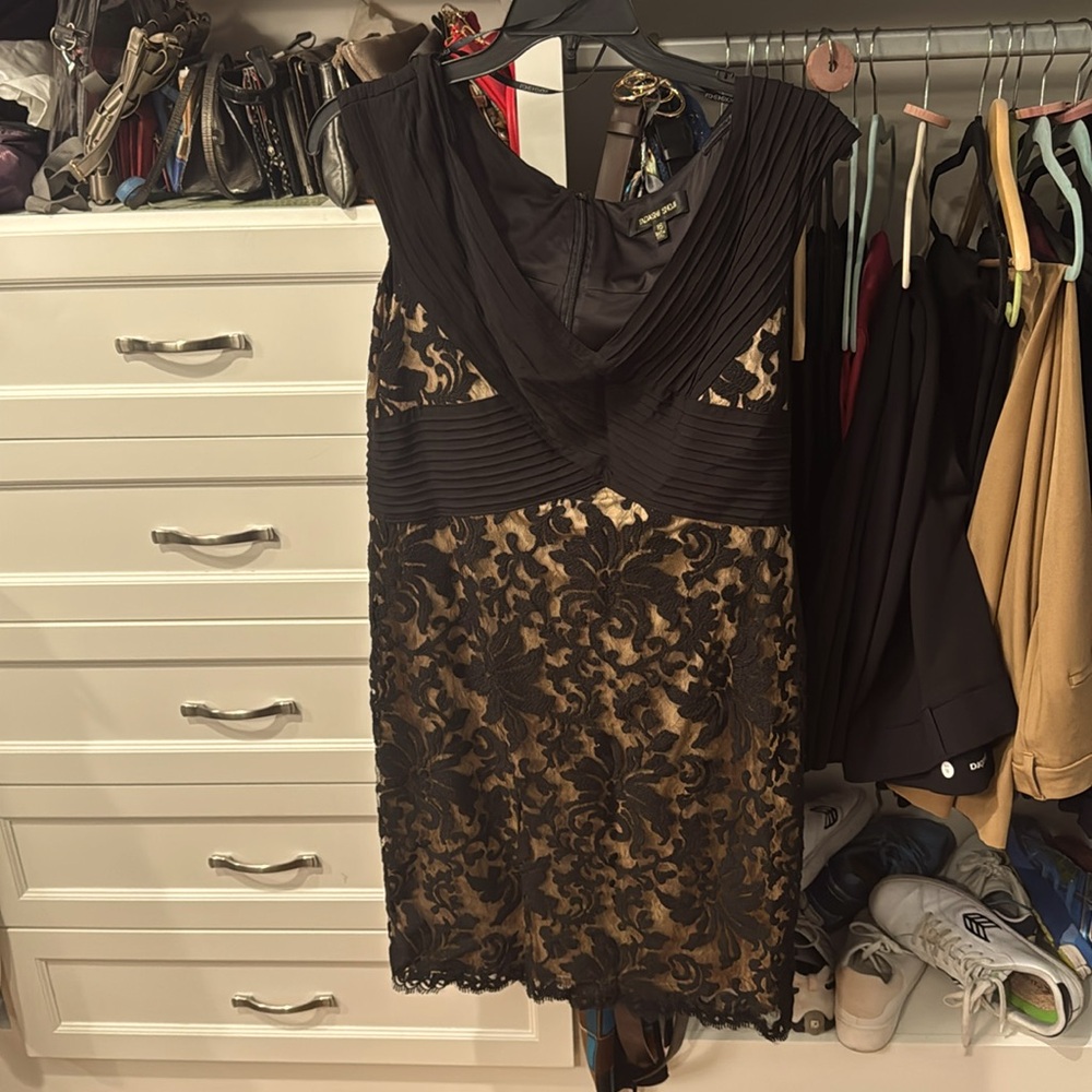 Tadashi Shoji Black Lace Cocktail Dress size 16 like new
